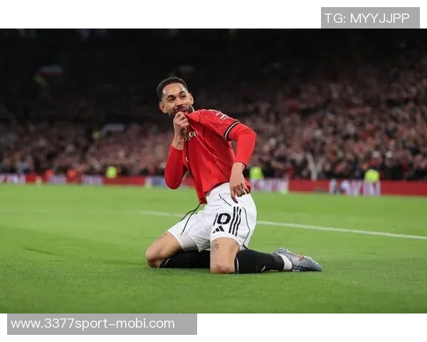 姆伯莫回忆曼联球迷热情并强调三叉戟仍需提升的关键点